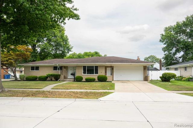 32400 Northampton Drive, Warren, MI 48093