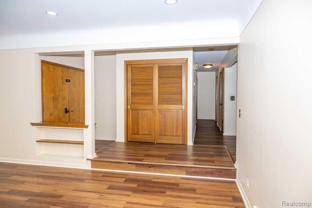 32400 Northampton Drive, Warren, MI 48093
