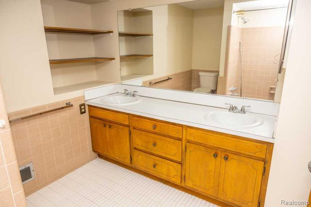 32400 Northampton Drive, Warren, MI 48093