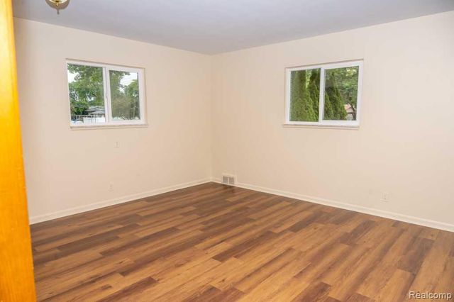 32400 Northampton Drive, Warren, MI 48093