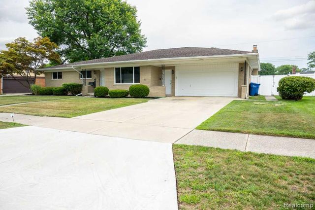 32400 Northampton Drive, Warren, MI 48093