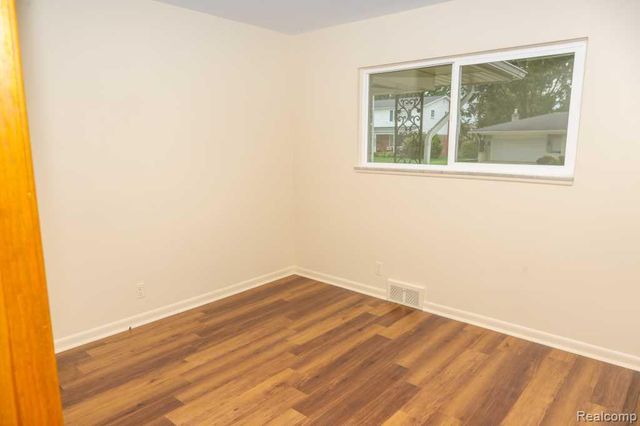 32400 Northampton Drive, Warren, MI 48093