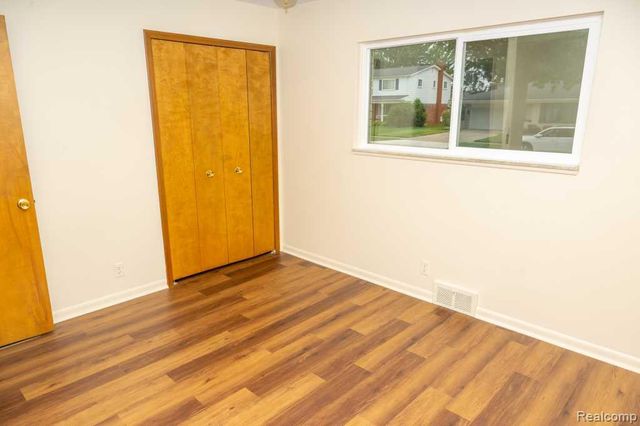 32400 Northampton Drive, Warren, MI 48093
