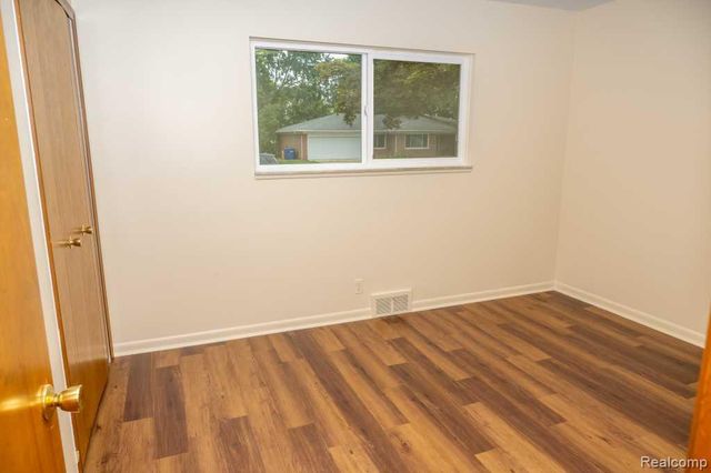 32400 Northampton Drive, Warren, MI 48093