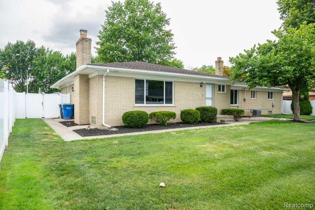 32400 Northampton Drive, Warren, MI 48093