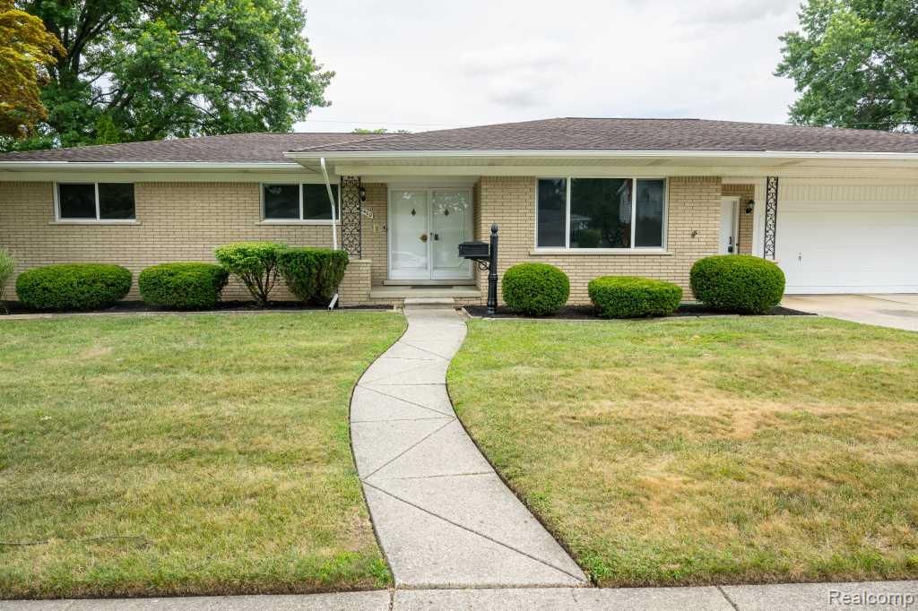32400 Northampton Drive, Warren, MI 48093