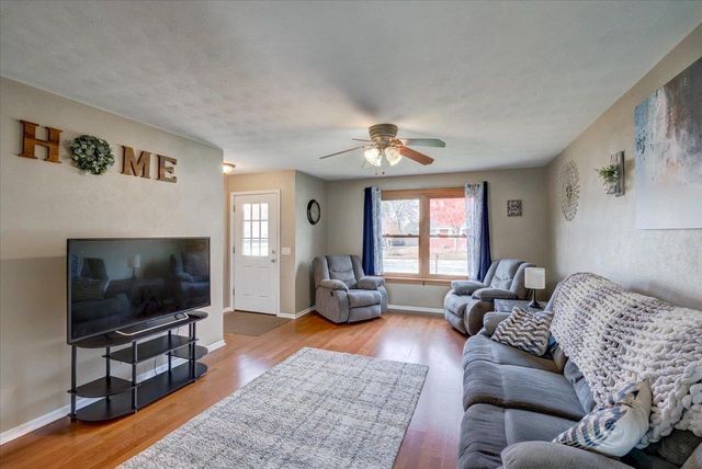 90 E Countryside Drive, Evansville, WI 53536