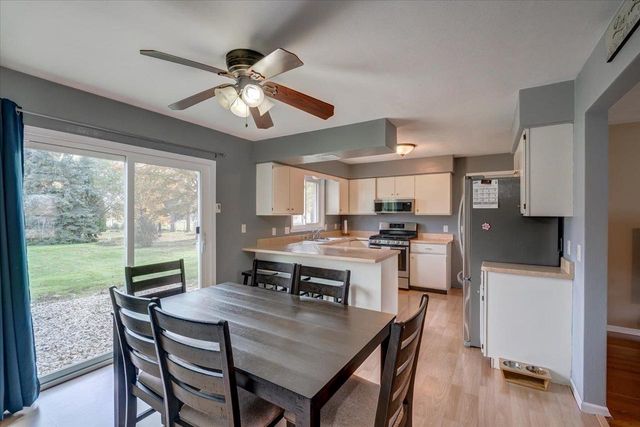 90 E Countryside Drive, Evansville, WI 53536