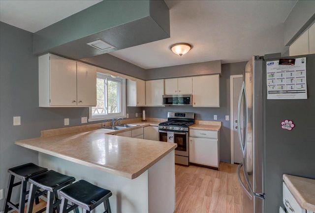 90 E Countryside Drive, Evansville, WI 53536