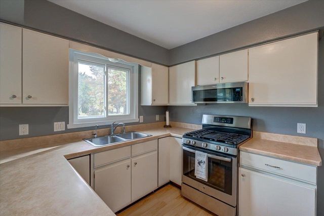 90 E Countryside Drive, Evansville, WI 53536