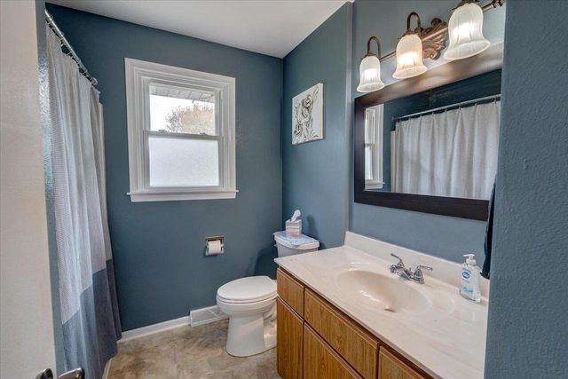 90 E Countryside Drive, Evansville, WI 53536