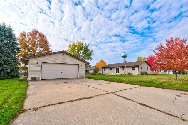 90 E Countryside Drive, Evansville, WI 53536