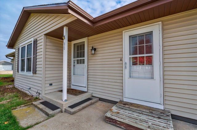 90 E Countryside Drive, Evansville, WI 53536