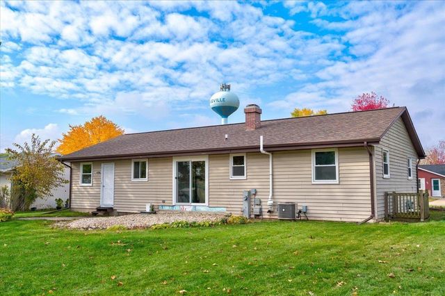 90 E Countryside Drive, Evansville, WI 53536