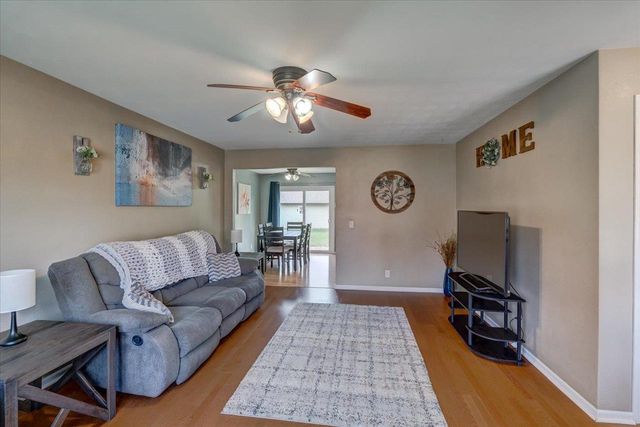 90 E Countryside Drive, Evansville, WI 53536