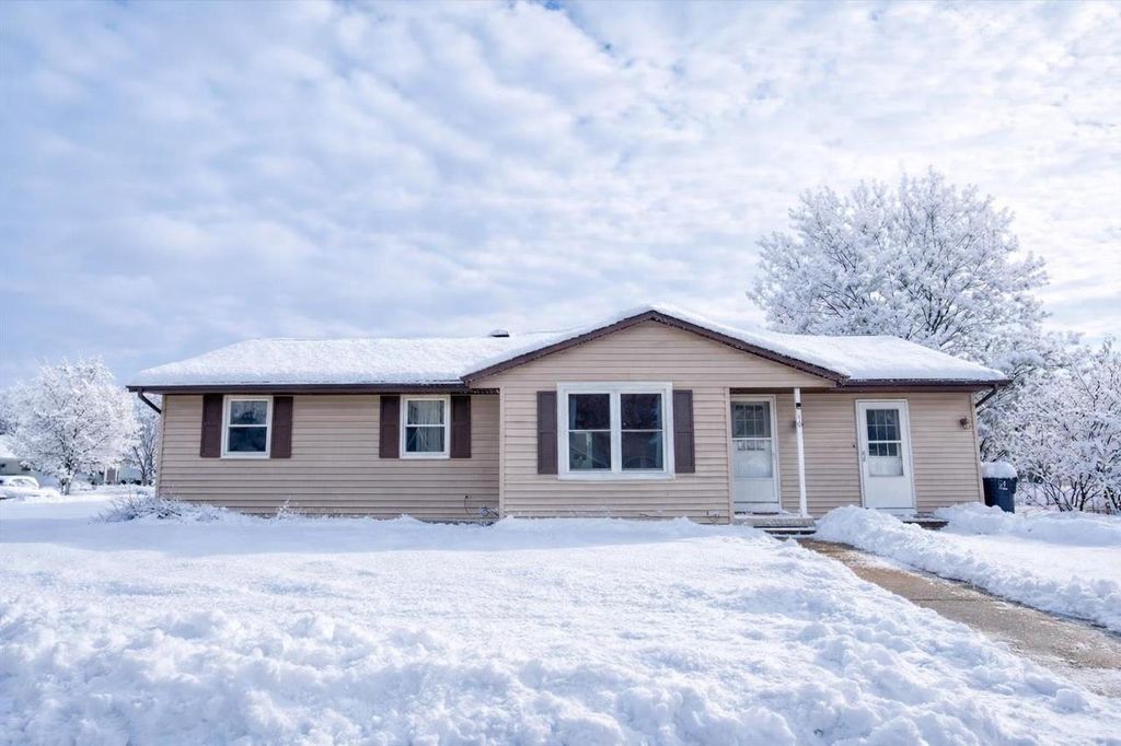 90 E Countryside Drive, Evansville, WI 53536