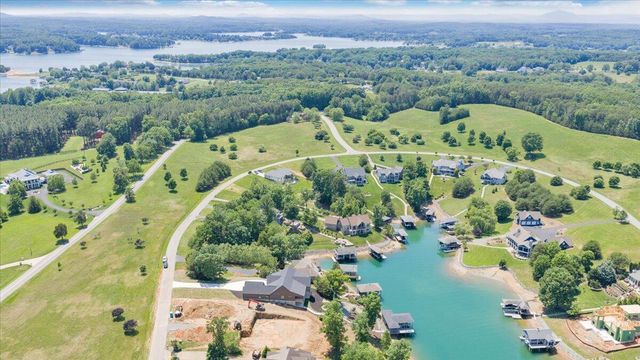 775 Compass Cove CIR, Moneta, VA 24121
