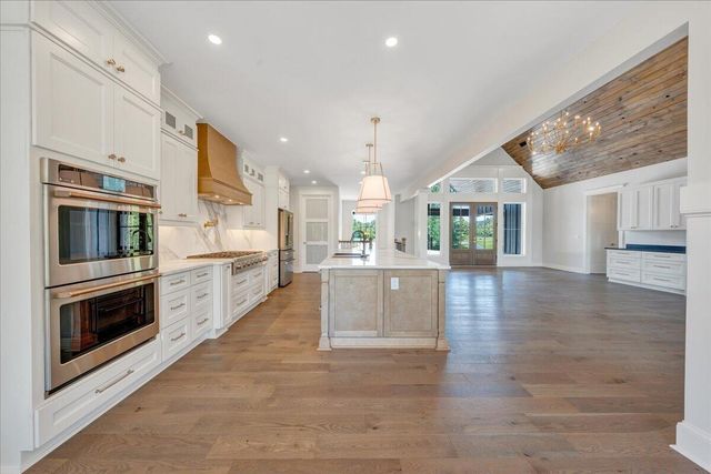 775 Compass Cove CIR, Moneta, VA 24121