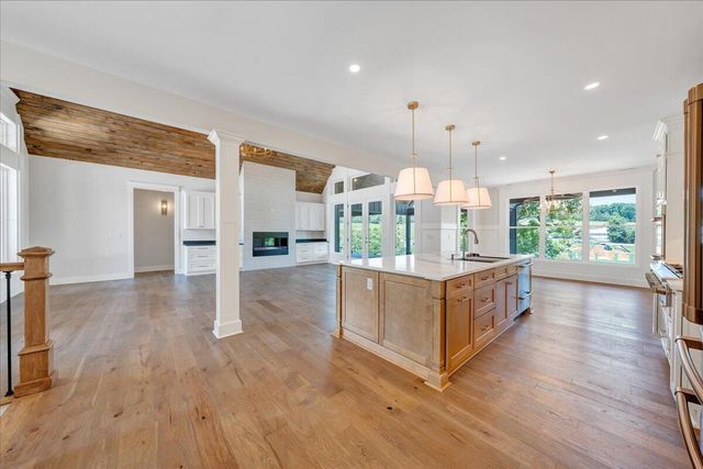 775 Compass Cove CIR, Moneta, VA 24121