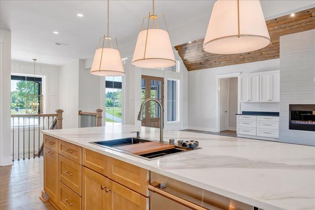 775 Compass Cove CIR, Moneta, VA 24121