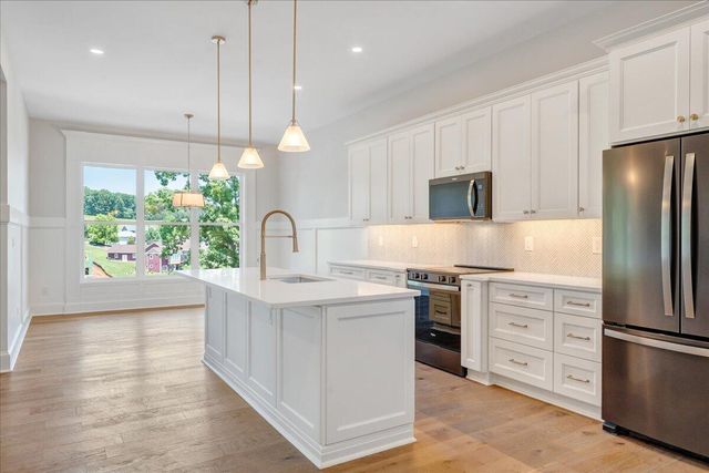775 Compass Cove CIR, Moneta, VA 24121