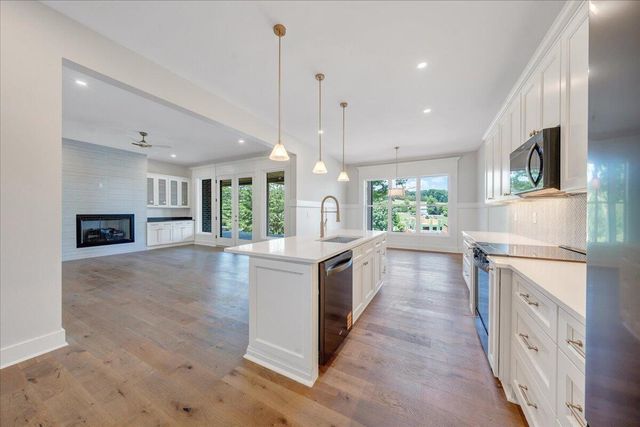 775 Compass Cove CIR, Moneta, VA 24121