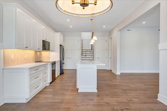 775 Compass Cove CIR, Moneta, VA 24121