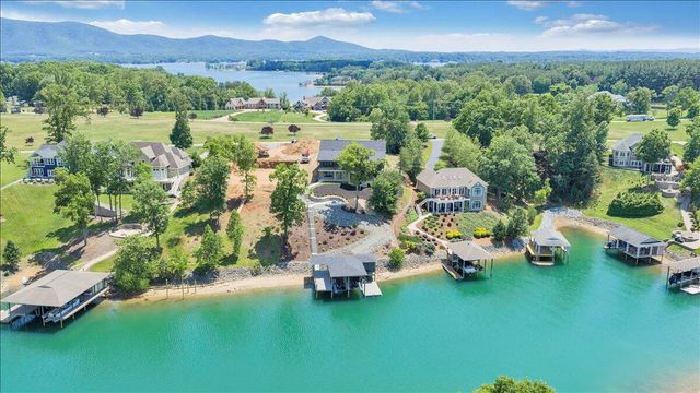 775 Compass Cove CIR, Moneta, VA 24121