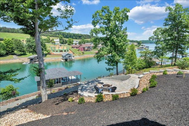 775 Compass Cove CIR, Moneta, VA 24121