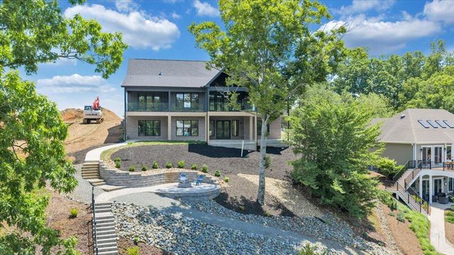 775 Compass Cove CIR, Moneta, VA 24121