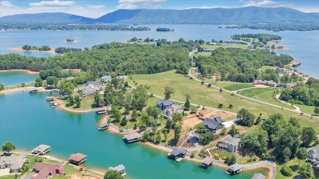 775 Compass Cove CIR, Moneta, VA 24121