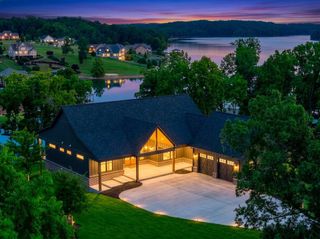 775 Compass Cove CIR, Moneta, VA 24121