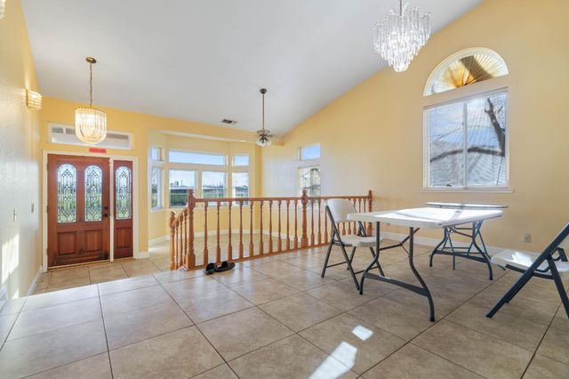 2721 Lock Ave, Sacramento, CA 95822