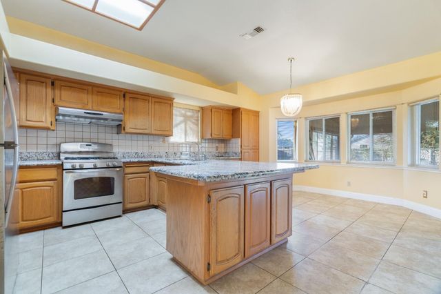 2721 Lock Ave, Sacramento, CA 95822