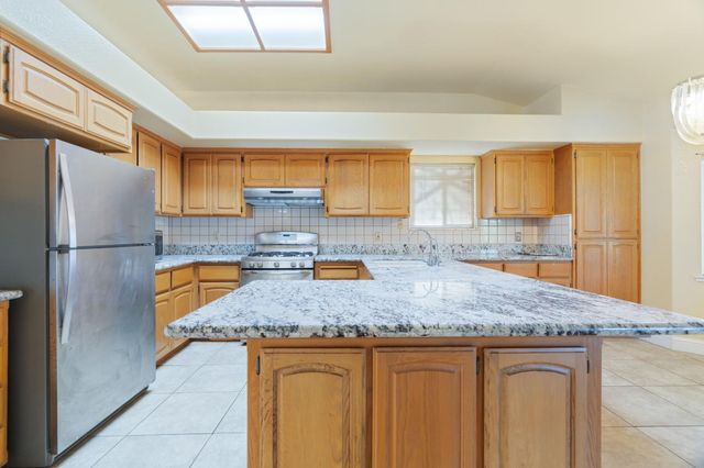 2721 Lock Ave, Sacramento, CA 95822