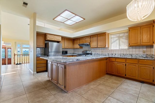 2721 Lock Ave, Sacramento, CA 95822