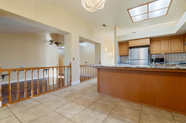 2721 Lock Ave, Sacramento, CA 95822