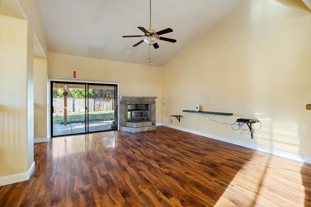 2721 Lock Ave, Sacramento, CA 95822