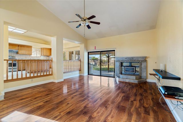 2721 Lock Ave, Sacramento, CA 95822