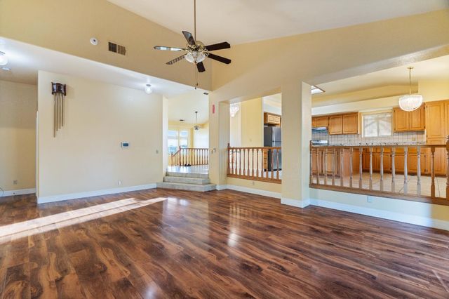 2721 Lock Ave, Sacramento, CA 95822