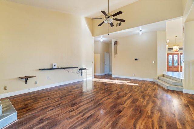 2721 Lock Ave, Sacramento, CA 95822