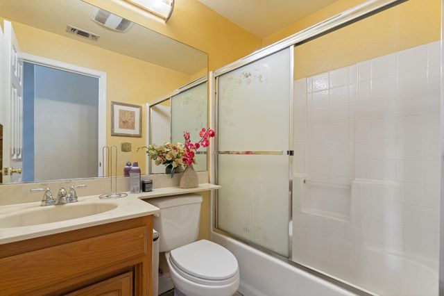 2721 Lock Ave, Sacramento, CA 95822