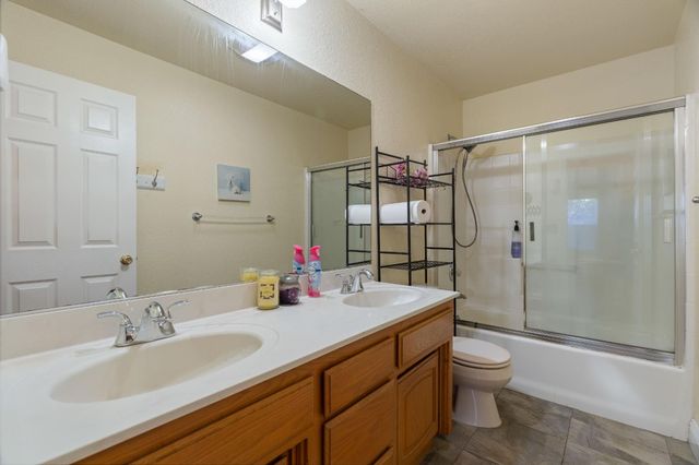 2721 Lock Ave, Sacramento, CA 95822