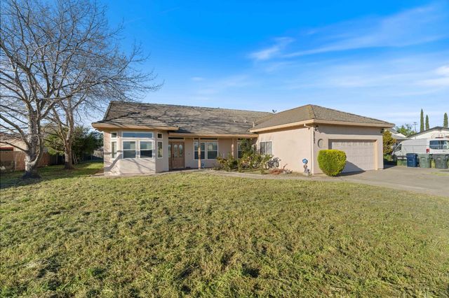 2721 Lock Ave, Sacramento, CA 95822