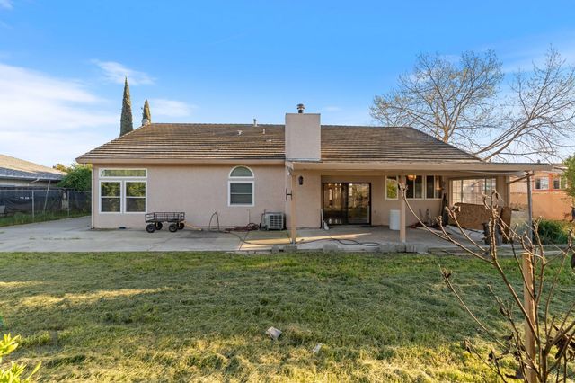 2721 Lock Ave, Sacramento, CA 95822