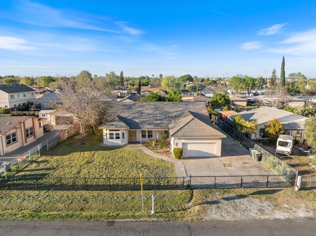 2721 Lock Ave, Sacramento, CA 95822