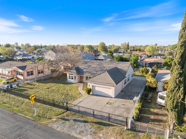 2721 Lock Ave, Sacramento, CA 95822