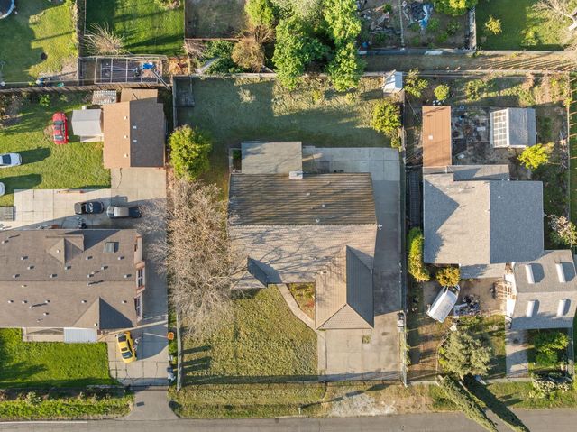 2721 Lock Ave, Sacramento, CA 95822