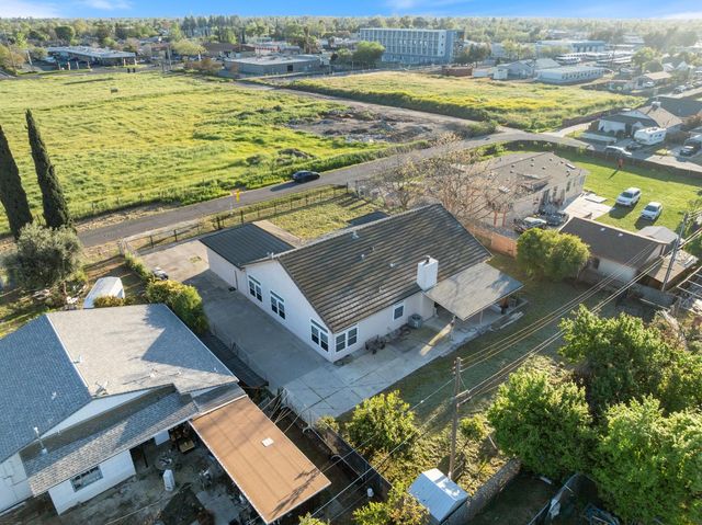 2721 Lock Ave, Sacramento, CA 95822