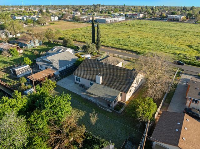 2721 Lock Ave, Sacramento, CA 95822